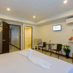 Отель Eing Lay Beach Guest House 2* Стандартный семейный номер с двуспальной кроватью фото 2
