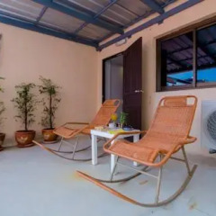 Отель Eing Lay Beach Guest House 2* Улучшенный номер с различными типами кроватей фото 2