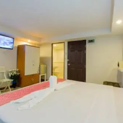 Отель Eing Lay Beach Guest House 2* Улучшенный номер с различными типами кроватей