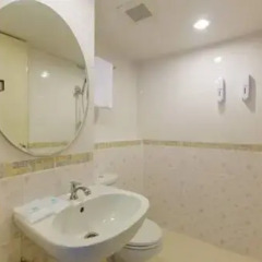 Отель Eing Lay Beach Guest House 2* Улучшенный номер с различными типами кроватей фото 9