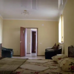 Гостиница Mirnaya Guest House Стандартный семейный номер с двуспальной кроватью