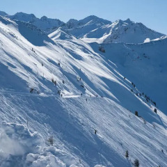 Отель Chalet Tschoueilles 4 Star Нендаз спортивное сооружение