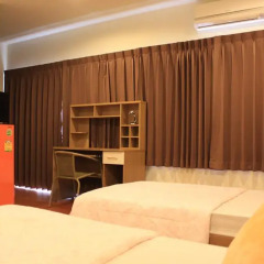 Ananas Phuket Central Hostel Пхукет комната для гостей фото 4