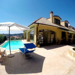 Отель B&B Villa Angela Пьяцца-Армерина бассейн