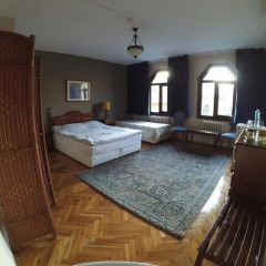 Отель Berk Guesthouse - 'Grandma's House' 3* Стандартный семейный номер с двуспальной кроватью фото 26
