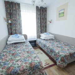 Гостиница Шахтер 3* Стандартный семейный номер с двуспальной кроватью фото 3