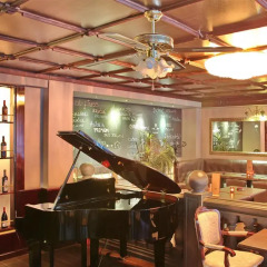 Отель Queens Astoria Design Hotel Сербия, Белград - 3 отзыва об отеле, цены и фото номеров - забронировать отель Queens Astoria Design Hotel онлайн гостиничный бар