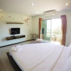 Отель Benjamas Place Номер Делюкс с различными типами кроватей фото 9