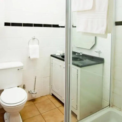 Отель Oasis Motel Габороне ванная
