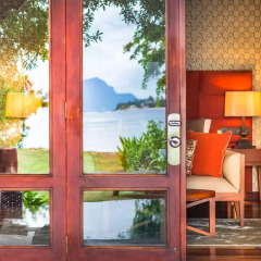 Отель Maradiva Villas Resort and Spa интерьер отеля