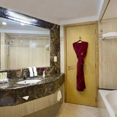 City Seasons Hotel Dubai 4* Номер Премиум с разными типами кроватей