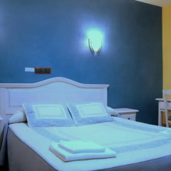Отель Hostal Regio Стандартный номер с двуспальной кроватью фото 14