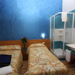 Hotel Brasil Milan Стандартный номер с разными типами кроватей (общая ванная комната) фото 2