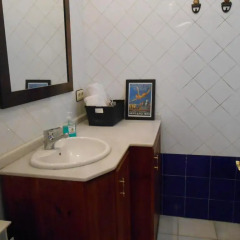 Отель Apartamentos San Roque Испания, Льянес - отзывы, цены и фото номеров - забронировать отель Apartamentos San Roque онлайн ванная