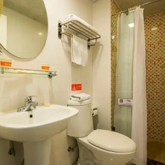 Отель Home Inn Hangzhou Hefang Street Railway Station Metro Station Китай, Ханчжоу - отзывы, цены и фото номеров - забронировать отель Home Inn Hangzhou Hefang Street Railway Station Metro Station онлайн ванная