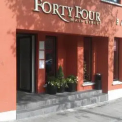Отель Forty Four Main Street 2* Стандартный номер с двуспальной кроватью фото 6
