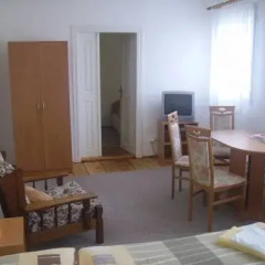 Отель Zlaty Jelen Апартаменты с различными типами кроватей фото 3