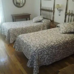 Отель Hostal Pirineos Meliz Стандартный номер с различными типами кроватей фото 5