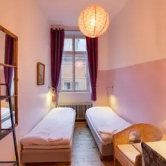 Castanea Old Town Hostel Стандартный номер с 2 отдельными кроватями (общая ванная комната)