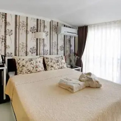 The House Next To 5* Улучшенный номер с различными типами кроватей фото 4