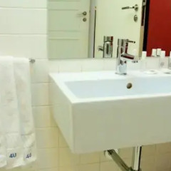 Hostel 4U Lisboa Стандартный номер с различными типами кроватей фото 12