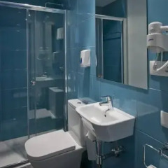 Ramblas by Pillow Hostel - Adults only Стандартный номер с 2 отдельными кроватями фото 11