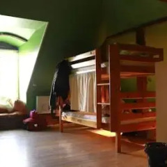 Отель Tabinoya - Tallinn's Travellers House Кровать в общем номере с двухъярусной кроватью
