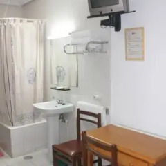 Отель Hostal Faustino Стандартный номер с различными типами кроватей фото 14