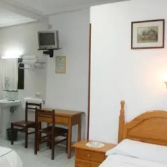 Отель Hostal Faustino Стандартный номер с различными типами кроватей фото 3