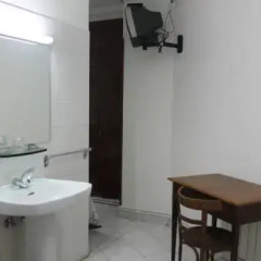 Отель Hostal Faustino Стандартный номер с различными типами кроватей фото 13