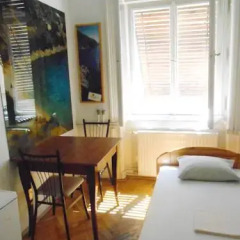HBC Hostel Кровать в женском общем номере с двухъярусной кроватью