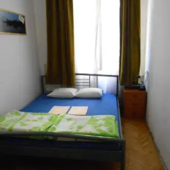HBC Hostel Стандартный номер с двуспальной кроватью (общая ванная комната)