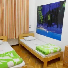 HBC Hostel Стандартный номер с 2 отдельными кроватями (общая ванная комната)