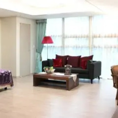 Отель EZ Rent House Residence Номер Бизнес с различными типами кроватей