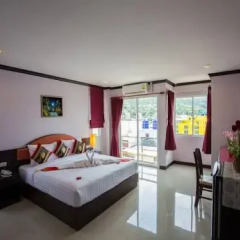 Отель 91 Residence Patong Beach 3* Улучшенный люкс с различными типами кроватей