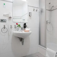 Upper Room Hotel Kurfürstendamm 3* Улучшенные апартаменты с различными типами кроватей фото 8