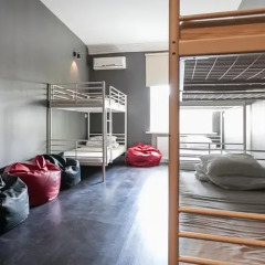 United Backpackers Hostel парковка