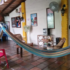 Iguana Hostel Cali гостиничный бар
