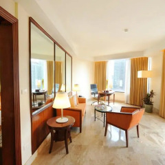 Rembrandt Hotel Suites and Towers 4* Люкс с одной спальней с разными типами кроватей фото 4