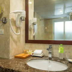 May De Ville Old Quarter Hotel 4* Улучшенный номер с различными типами кроватей фото 6