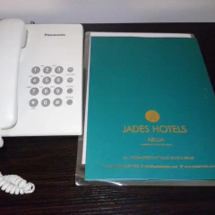 Отель Jades Hotels сейф в номере