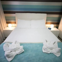 Отель 115 The Strand Suites сейф в номере