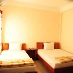 Hong Thang Hotel 2* Стандартный семейный номер с двуспальной кроватью фото 5