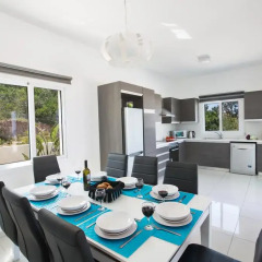 Отель Villa Margarita Bay Кипр, Протарас - отзывы, цены и фото номеров - забронировать отель Villa Margarita Bay онлайн питание