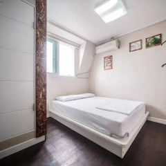 Хостел Itaewon Inn Стандартный номер с двуспальной кроватью фото 10