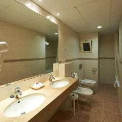 Hotel Abat Cisneros ванная фото 4