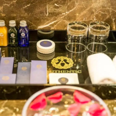 Authentic Hanoi Boutique Hotel 4* Стандартный семейный номер с двуспальной кроватью фото 6
