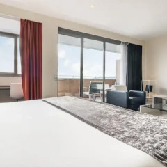 Отель ILUNION Barcelona 4* Улучшенный номер с различными типами кроватей фото 19