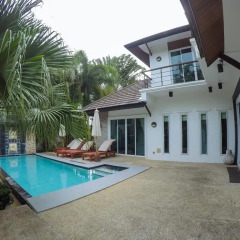 Отель Suriyasom Villa