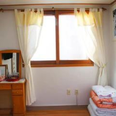 Отель Yeonwoo Guesthouse Стандартный номер с различными типами кроватей фото 7